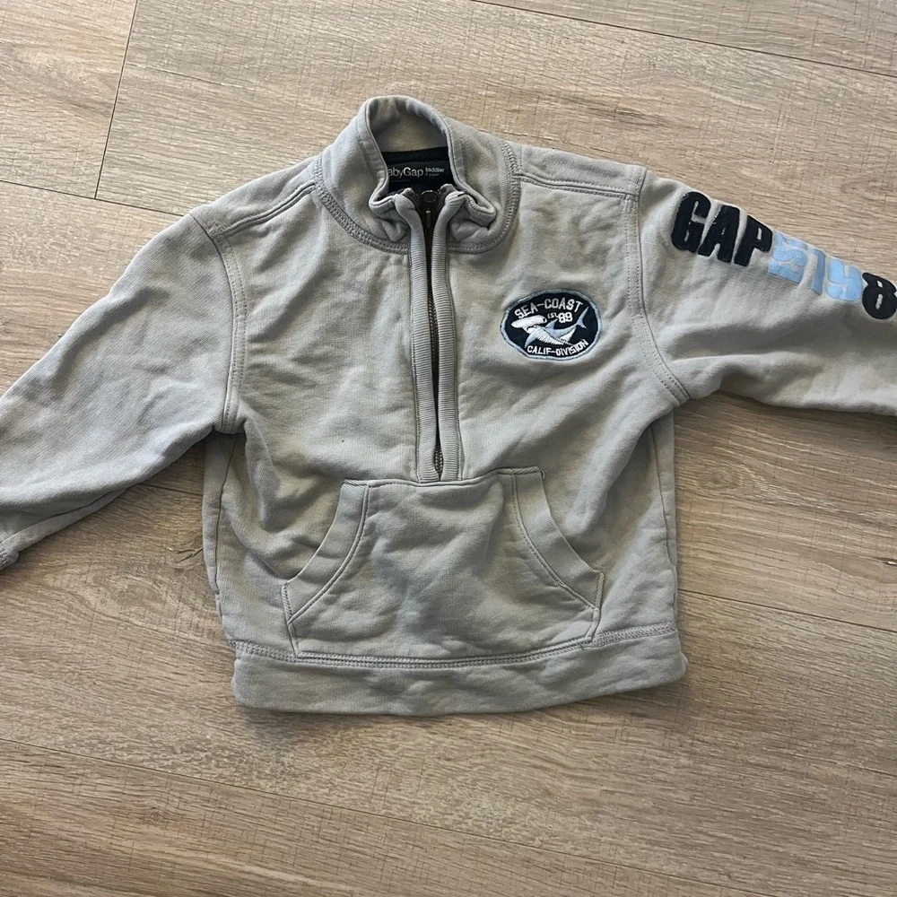 Gap Shark Pullover 3t